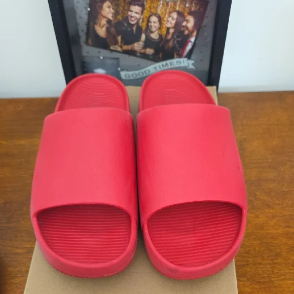 Nike University Red Calm Slide - Picture 1 of 4